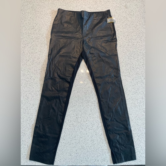 NWT- DKNYC Faux Leather Front leggings Size: M - Picture 2 of 5